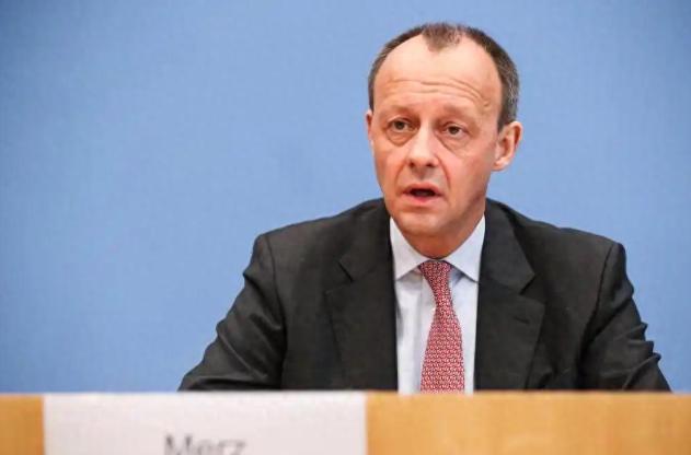 太现实了，欧盟给乌克兰画了张“空头会员卡”。
 
德国总理默茨直接摊牌，乌克兰现