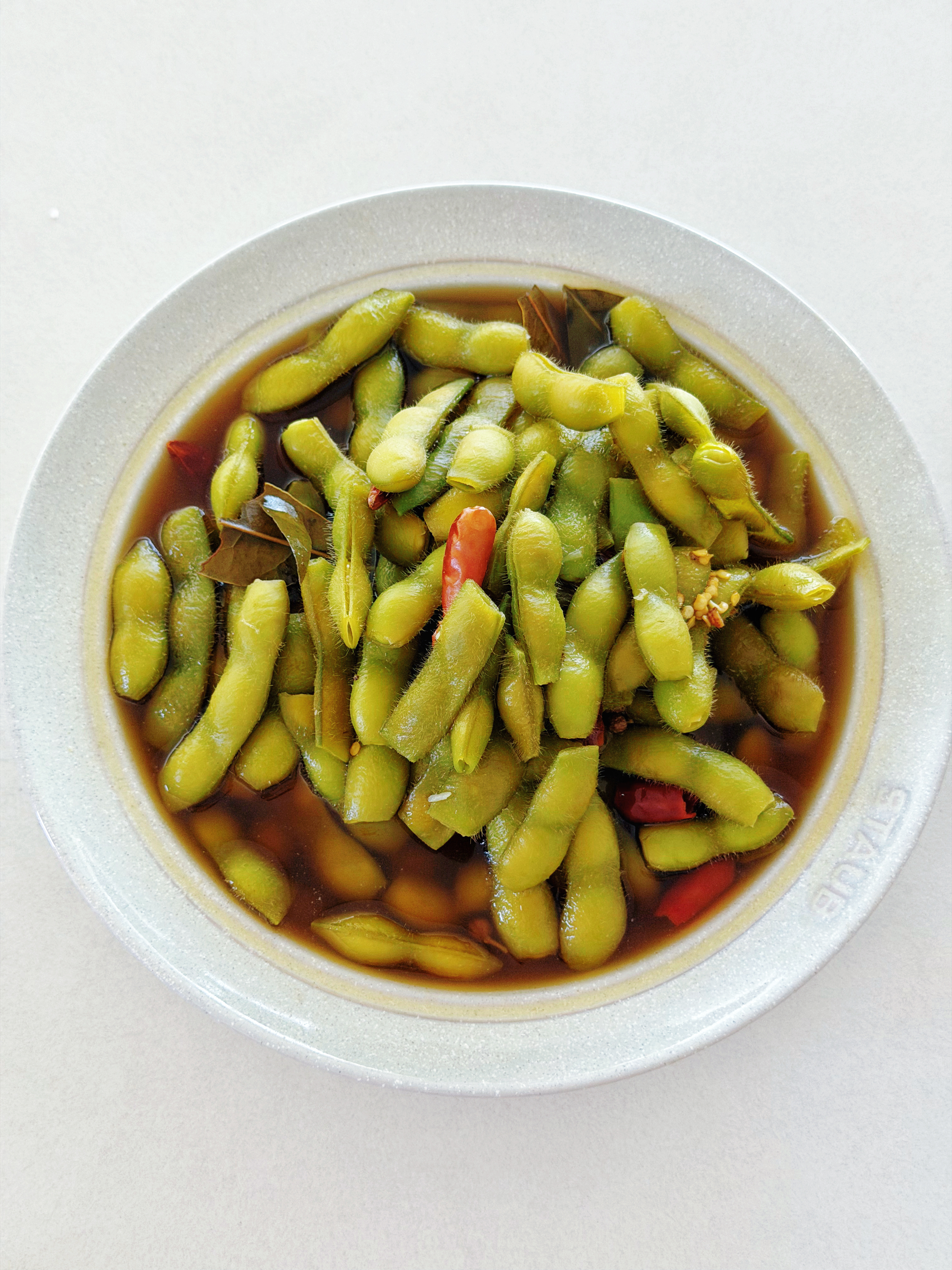 吃晚饭～煮了一大锅毛豆当零食我和牛的主食是泰式炒河粉➕笋丝汤阿丘说她想吃火锅我就