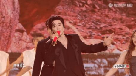 刘宇宁述职也要唱歌 2025鹅综年度述职 别人述职念PPT，宁哥述职开演唱会！天