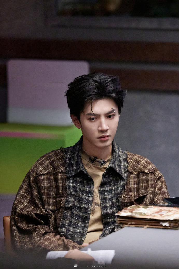 陈哲远全家的顶梁柱大侦探 陈哲远演郝大爸，遇事冲在前、家务全包，妥妥全家顶梁柱！