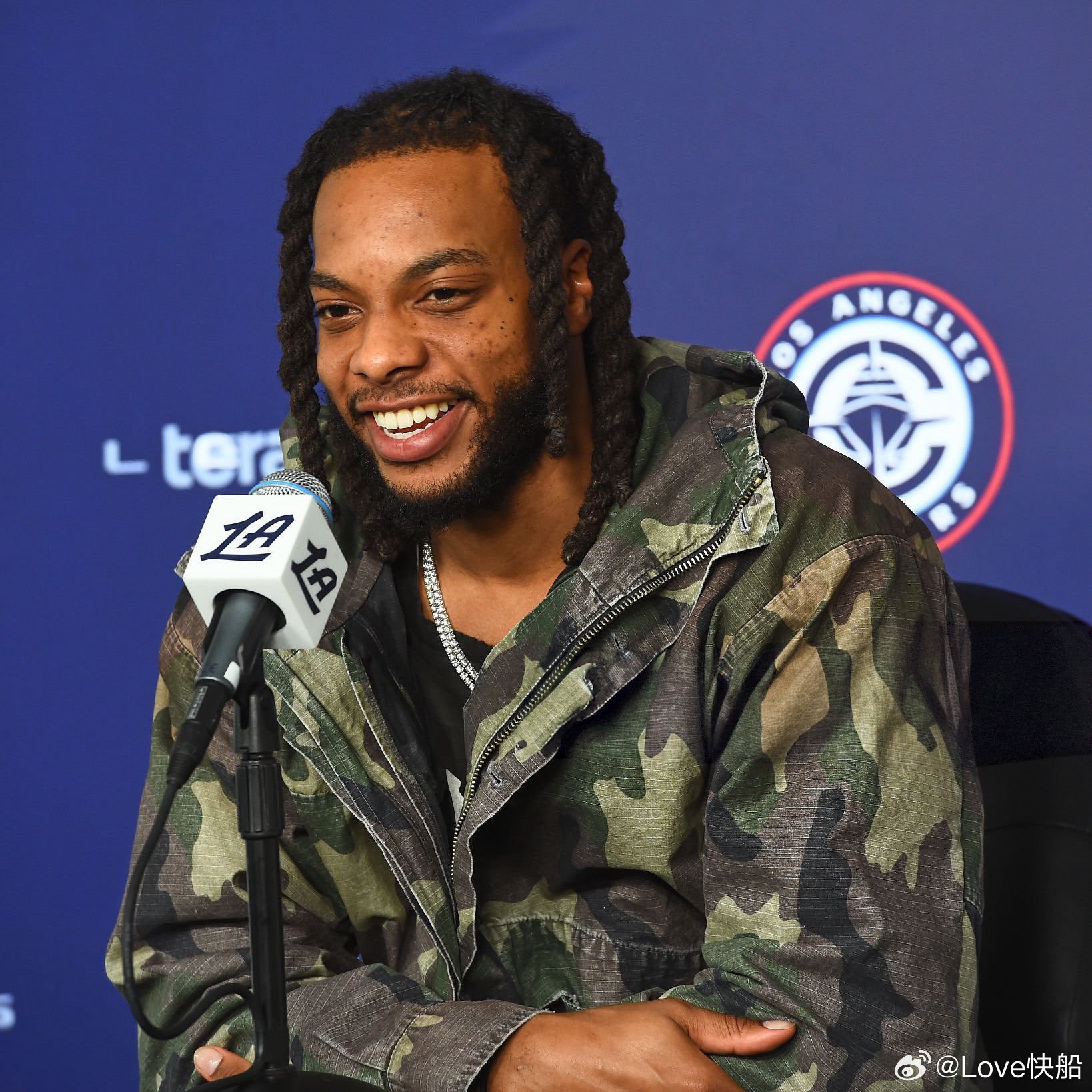 泰伦卢因个人原因明天对阵鹈鹕的比赛出战成疑，目前范甘迪代理主教练，小卡和科林斯同