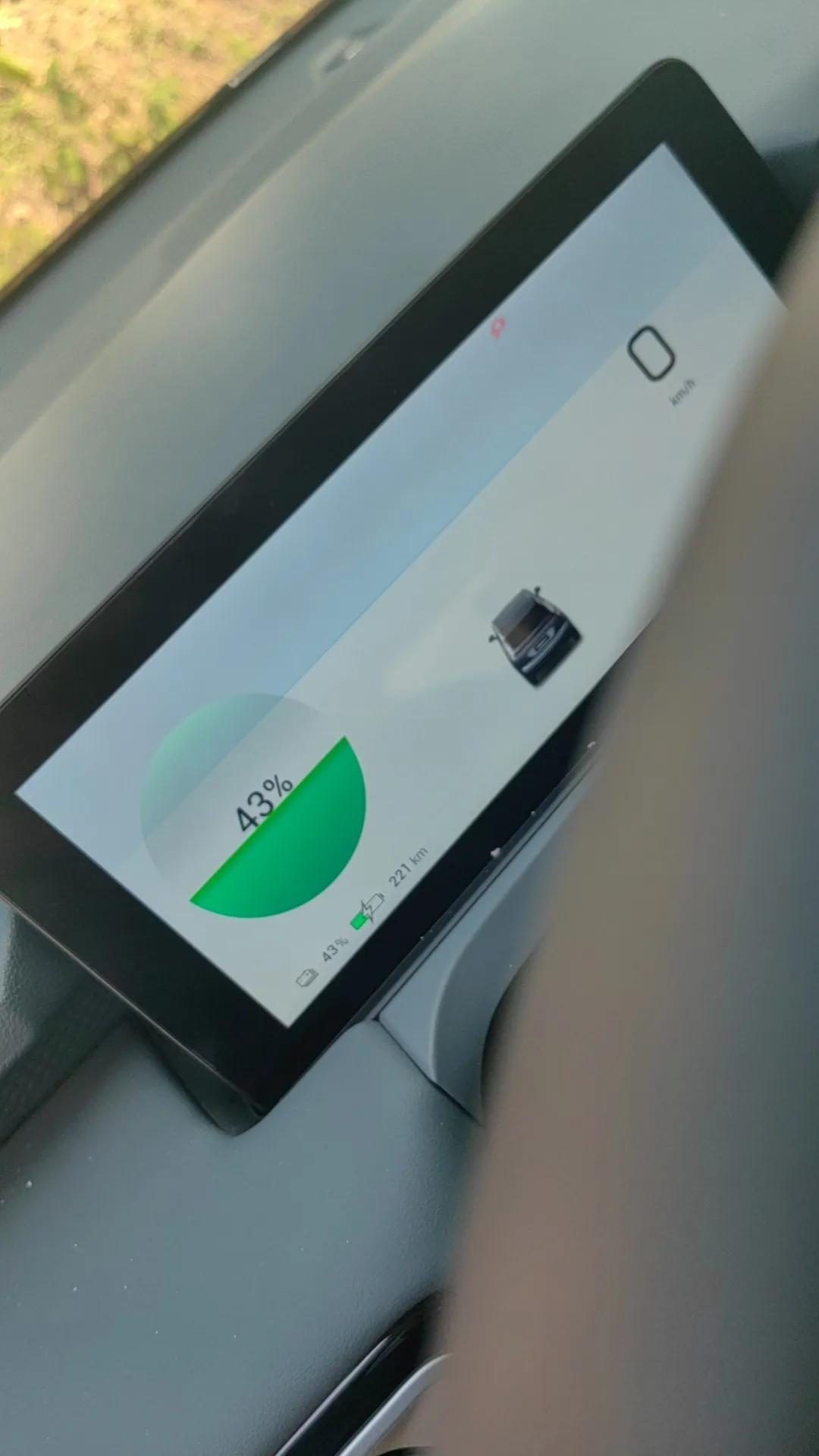 今年我身边有四个人跑去做滴滴车司机，跑了才四个月，就患上了各种各样的毛病。
今年