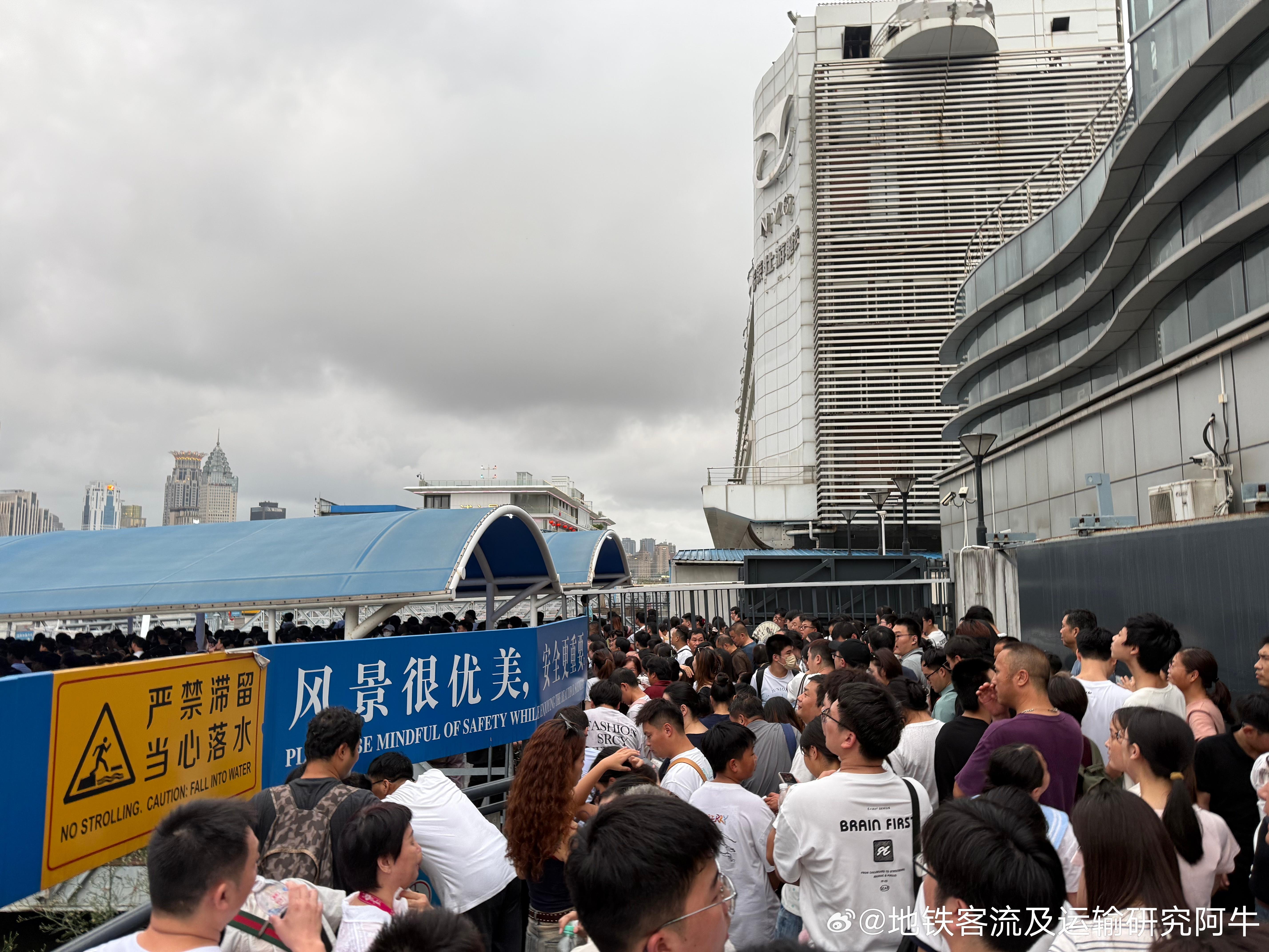 魔都风云 网友 分享2026年8月15日（周六），傍晚六点多上海陆家嘴东昌路渡口