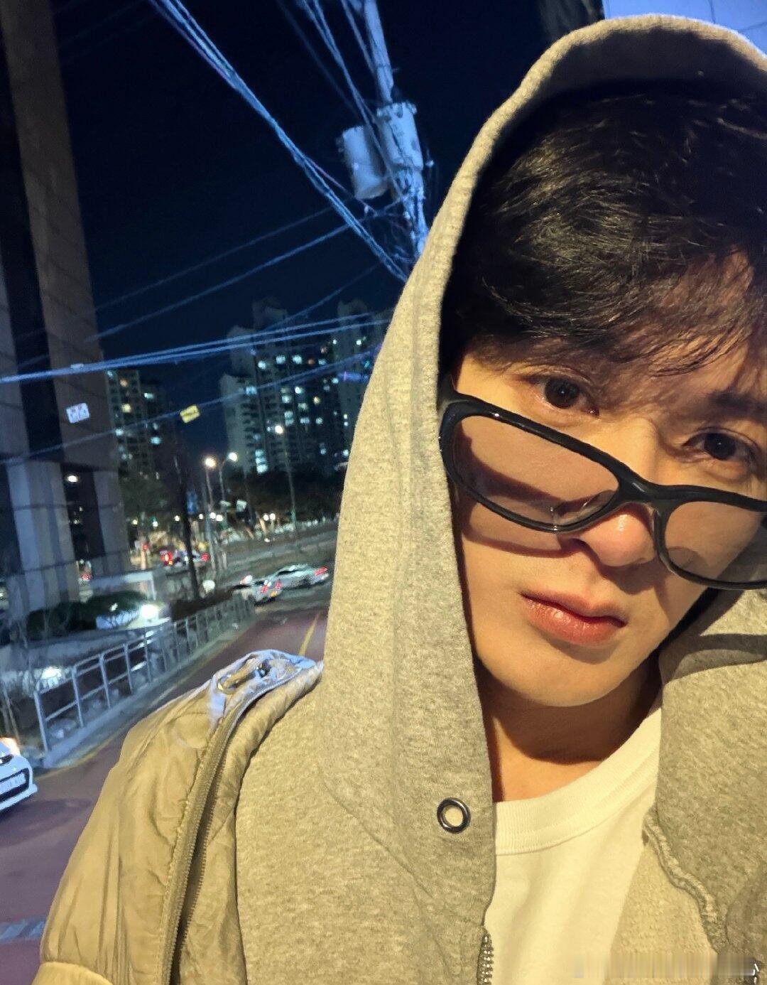 檀健次的小面包有身份了 这支TVC的审美真的太会了💫韦斯·安德森式的对称构图，