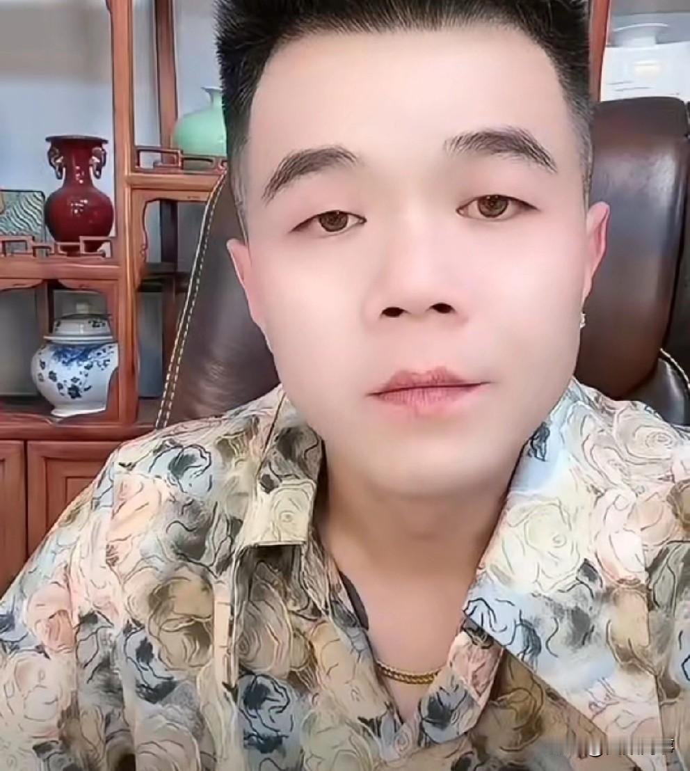 小胖说有人给醋王使绊子，你们哥四个拉群面和心不和，这辈子回不来！

      