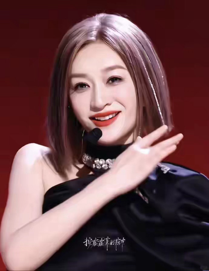 李小冉梦一场造型全球首穿！终于美回来，前几公造型真的浪费神颜 