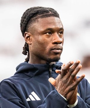 卡马文加小腿感到不适，可能会缺席对阵曼城的比赛以及对阵阿拉维斯的比赛。皇马