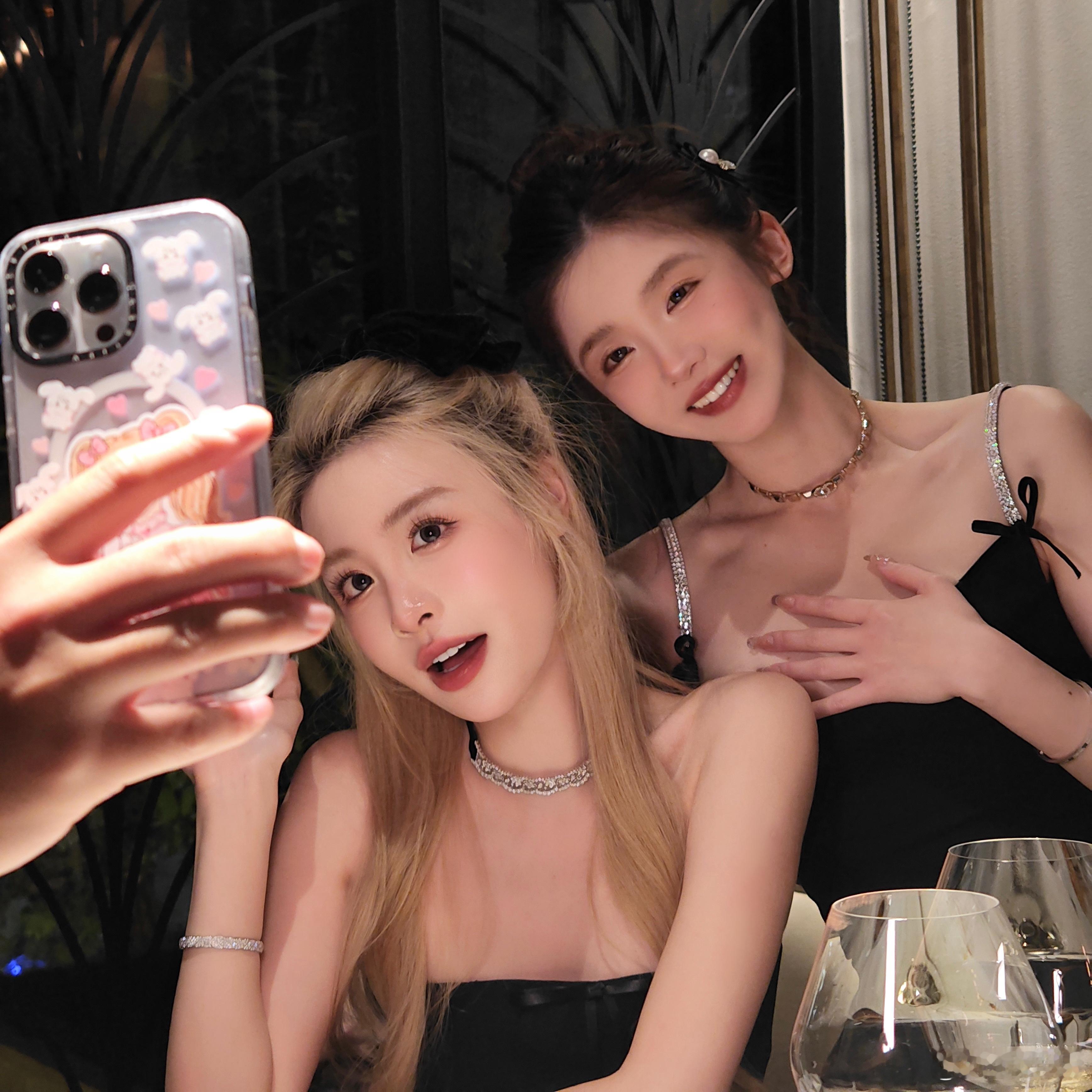 这个世界约好一起逛👯‍♀️👯‍♀️28岁生日快乐颖颖崽💕 ​​​