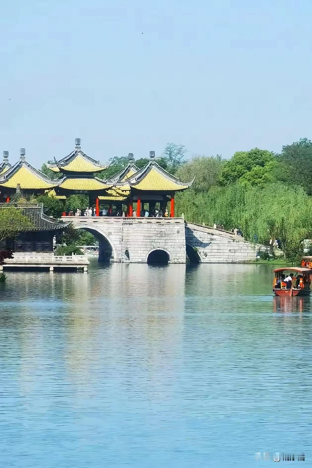 既然苏锡常不认可扬州属于江南，那扬州便无需强行融入这个范畴了。扬州乃是淮左的著名