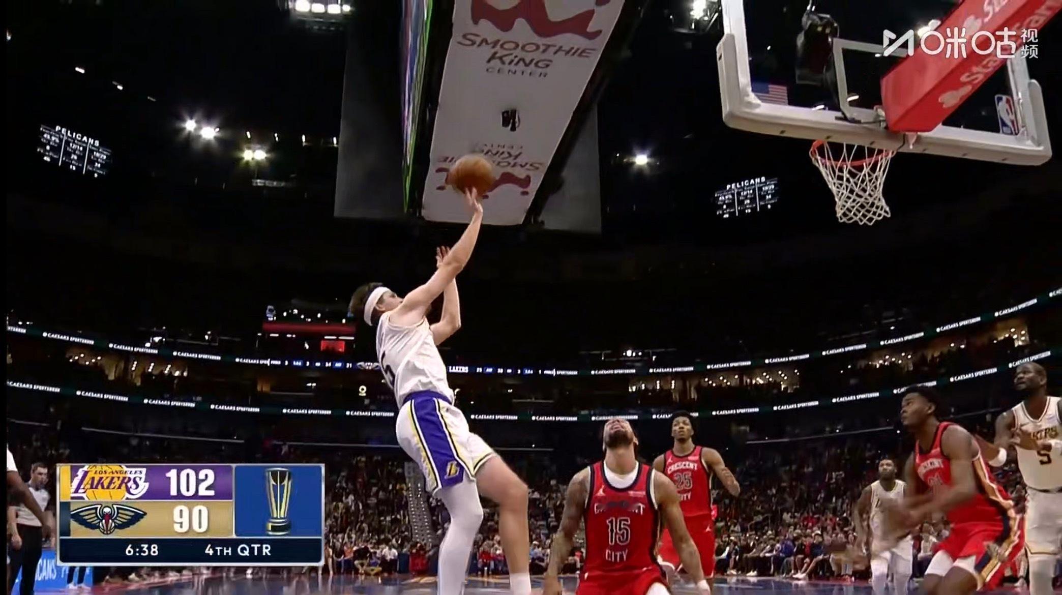 里夫斯欺负老6，打停比赛。 