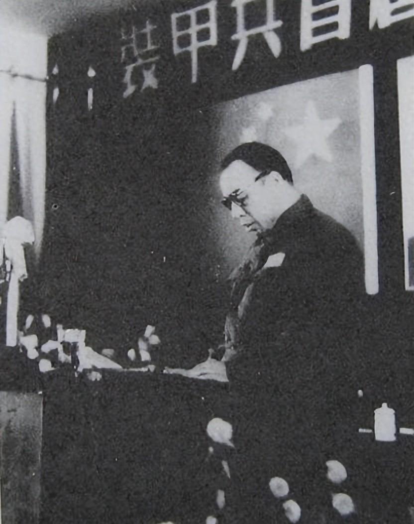 55年，一人因嫌军衔低对罗荣桓甩脸色，扬言：粟裕都得喊我老排长

“老排长，您这