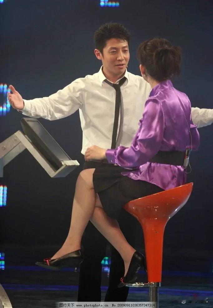 主持人撒贝宁说：1994年，我被保送到北京大学，读的是法律系，在北大高等数学是选