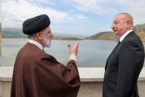 节哀隶属于伊朗空军的直升机坠落在一个水果市集中，造成飞行员、副驾驶和两名商贩丧生