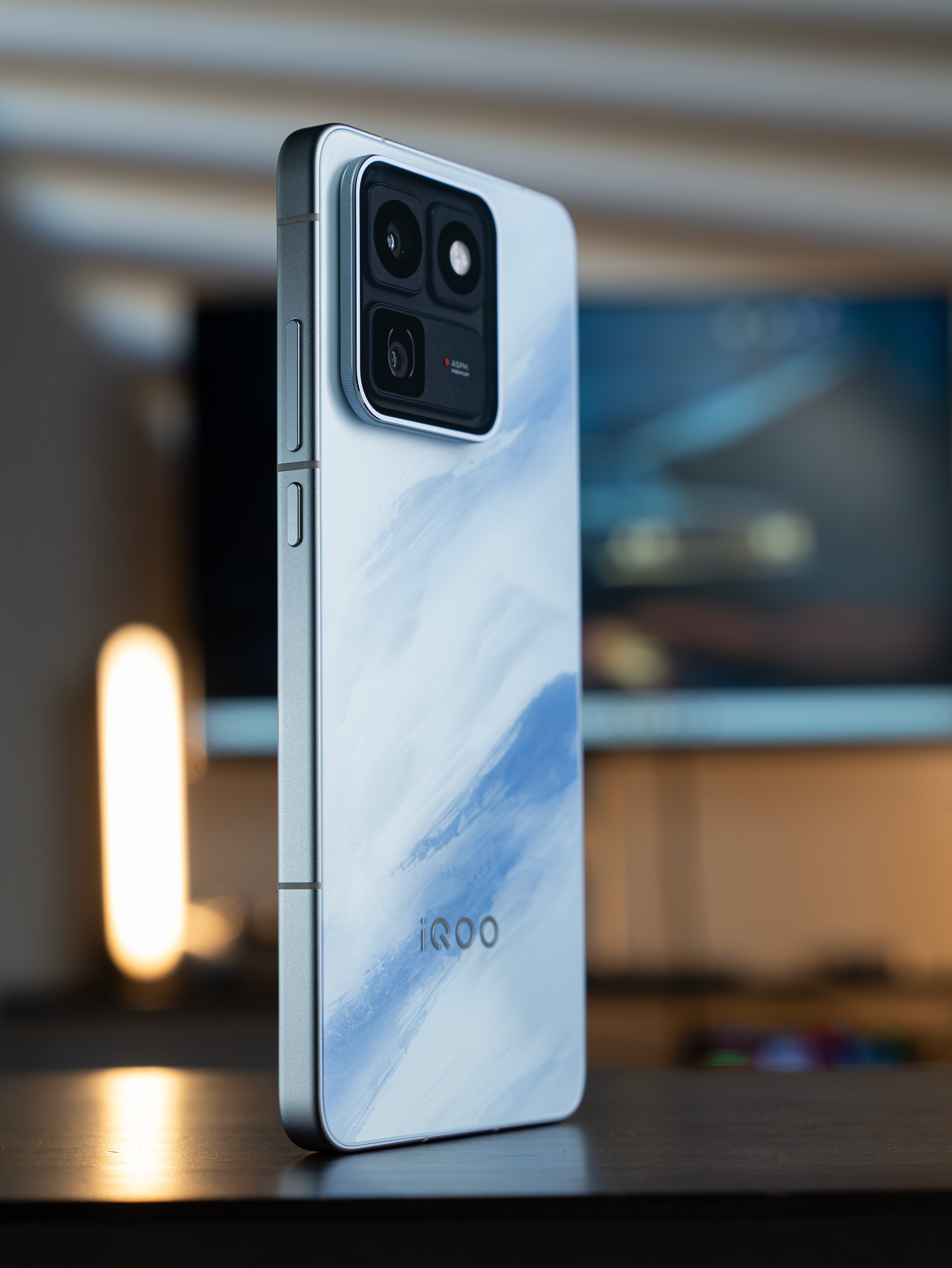 【兔撕机图赏】iQOO 15T「青云」Ultra级外观，未来舱Deco的设计，光