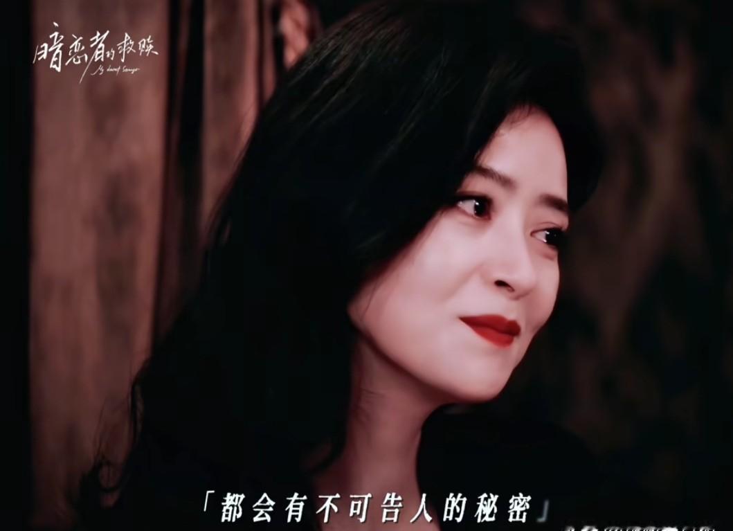 结婚第七年，她在丈夫的第二粒西装扣上，发现了一根不属于自己的栗色长发。
刑警宋诚
