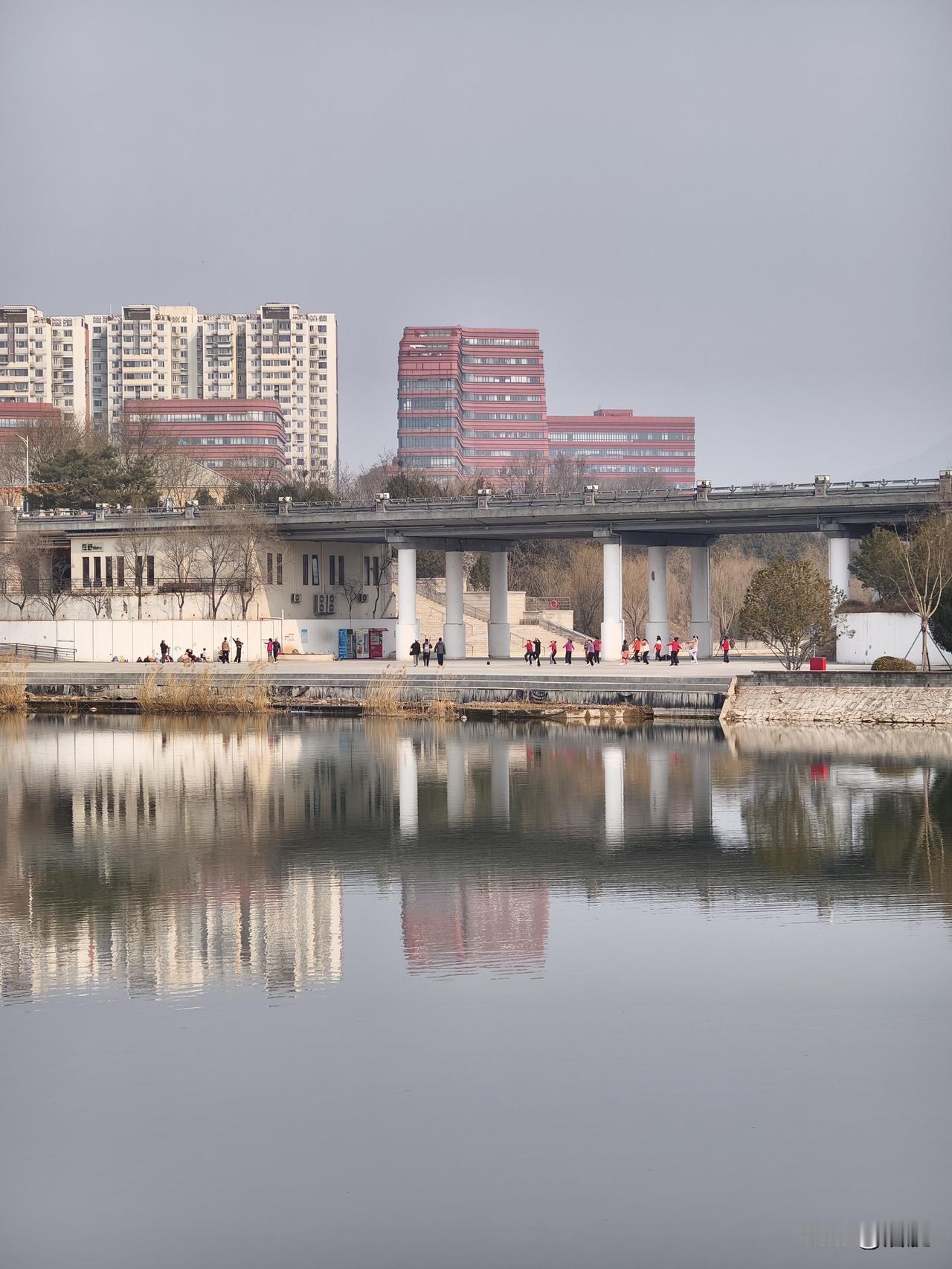 分享一张随手拍昌平白浮泉公园随手拍，美景如画令人心动，是跑步、散步聚会游玩的好去