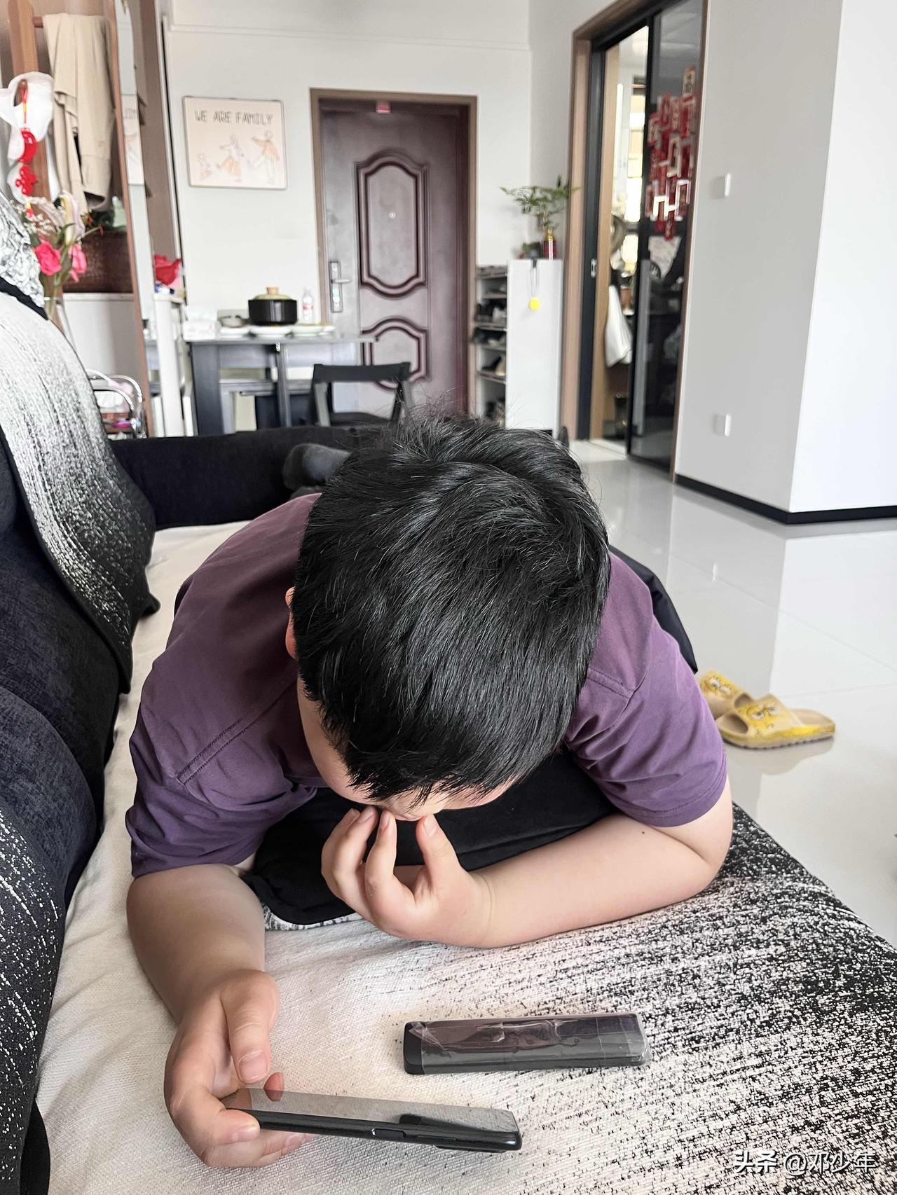 挺羡慕我的小外甥的，才12岁已经有两套房子了！他们家前几年拆迁，家里分了两套房，