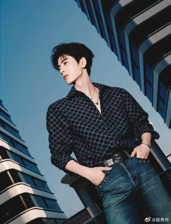 张凌赫夯爆了 谁懂啊！《逐玉》追剧团张凌赫状态真的好到离谱，生图都扛打，颜值气质