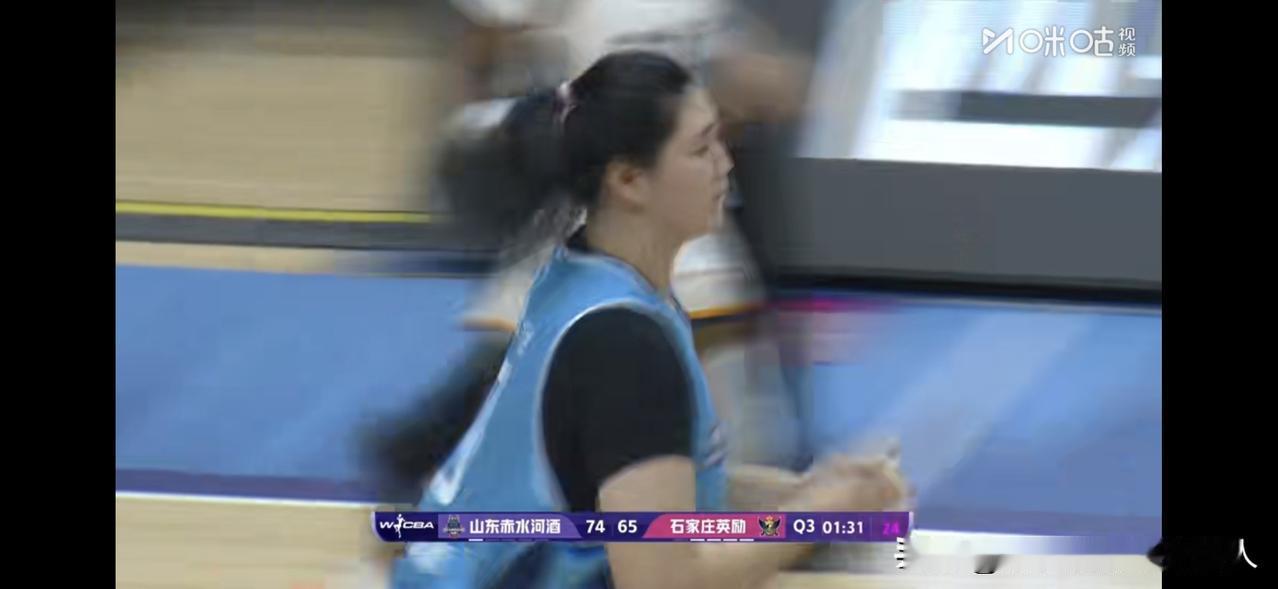 恭喜张子宇职业联赛首秀15分6篮板！
今晚山东女篮主场迎战石家庄女篮。小将张子宇