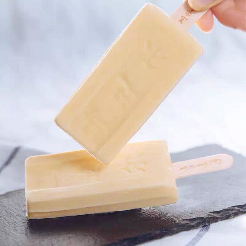 马迭尔冰棍：是哈尔滨中央大街的特色冷饮，甜而不腻，冰中带香，奶味醇厚，冰爽甘甜，