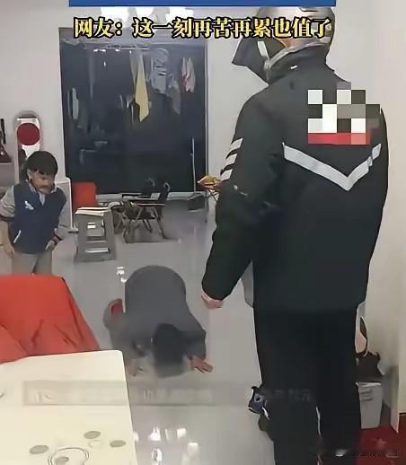 “泪目！”安徽，一男子除夕夜晚饭后，并没有在家陪妻儿，而是独自出门跑外卖，凌晨2