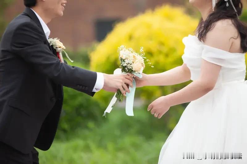 婚姻本质就是一场合作，像两家公司组建新企业，家庭是公司名，孩子是产品，幸福是利润
