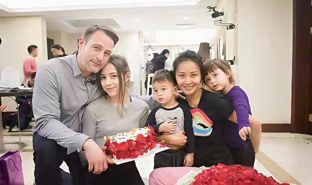 马雅舒庆结婚15周年，老公帅气靠谱，12岁女儿身高超165颜值还高 