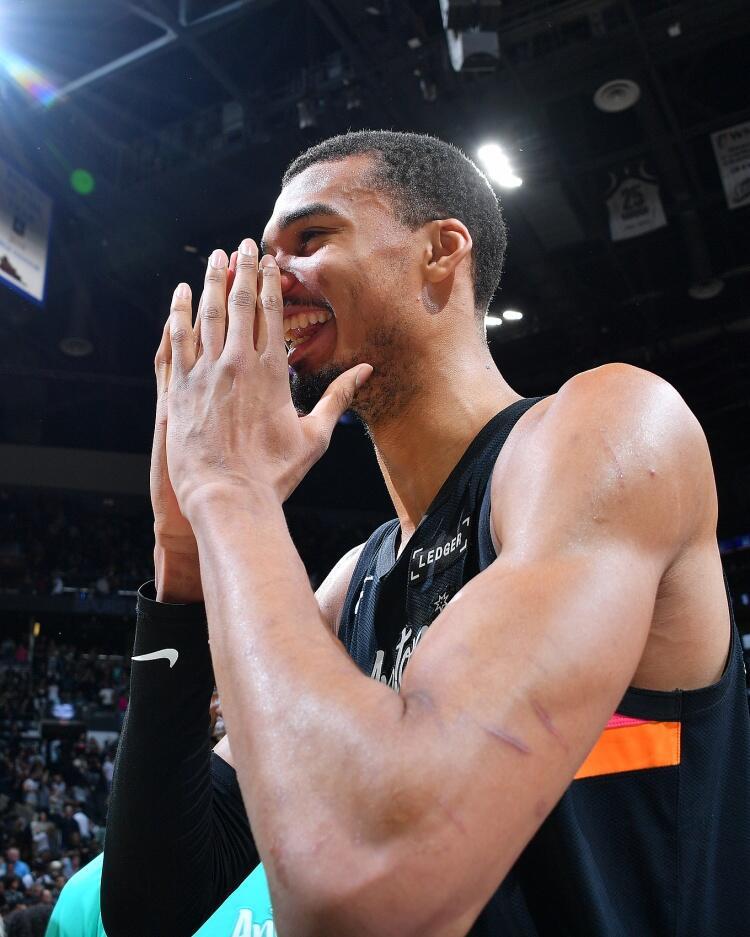 火箭vs马刺当马刺投出21个三分？火箭瞬完！本赛季的马刺，高歌猛进，全队最大的短