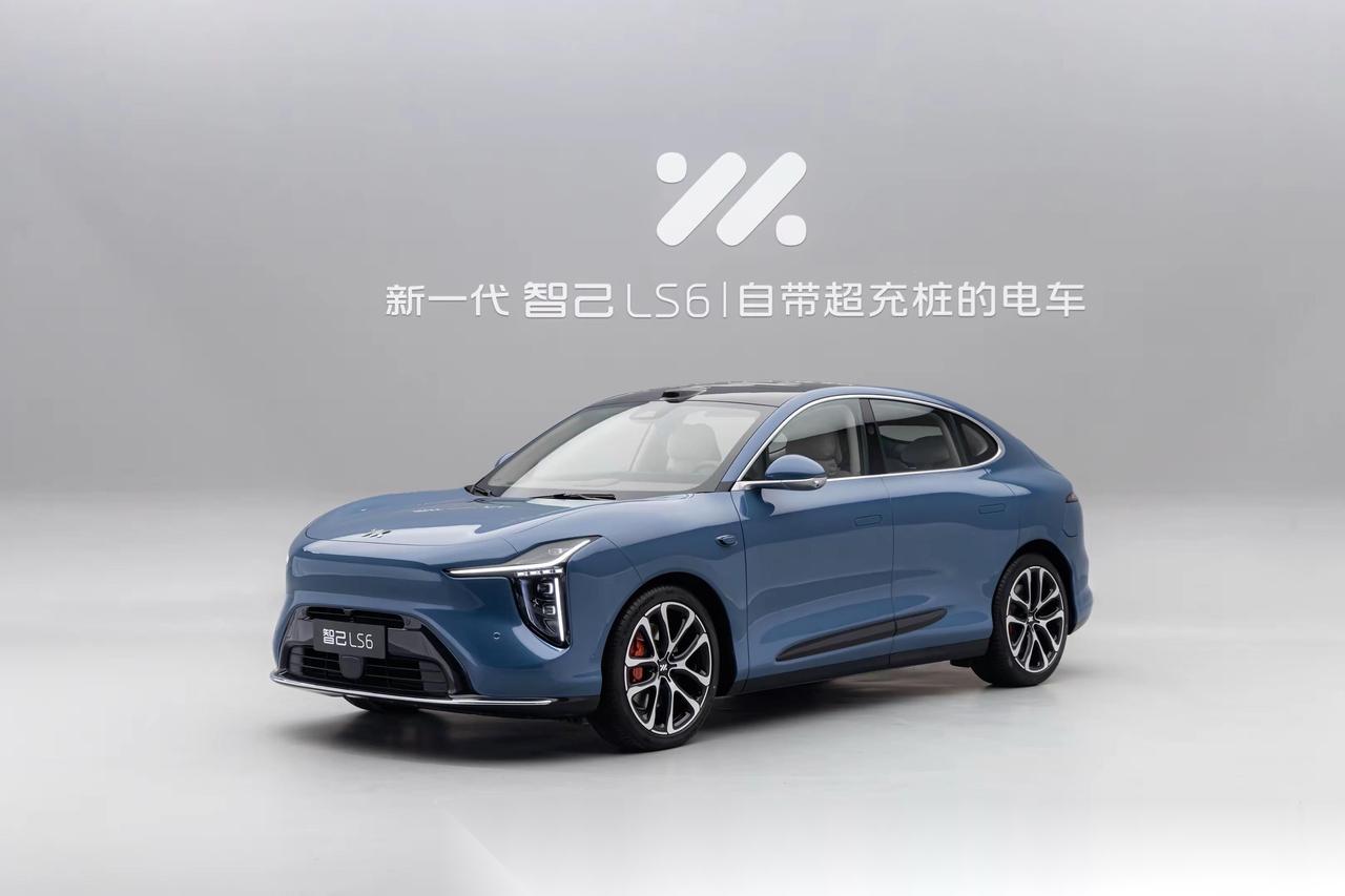 52 Max车型增加空气悬架功能，可对悬架软硬/高低进行调节，可选装算力700T