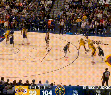 海斯这样的空接打板~
换成艾顿：接球，落地，背打，勾手不进，被打反击！

上个赛