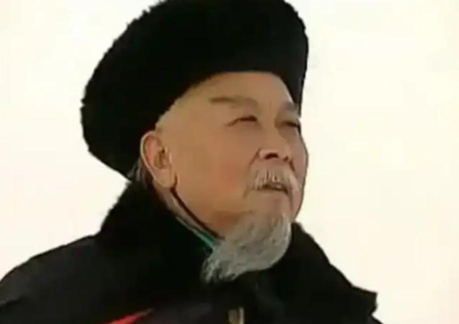 野史：左宗棠收复新疆，粮草断绝。他下令：全军原地娶妻生子！李鸿章闻言大骂：左疯子