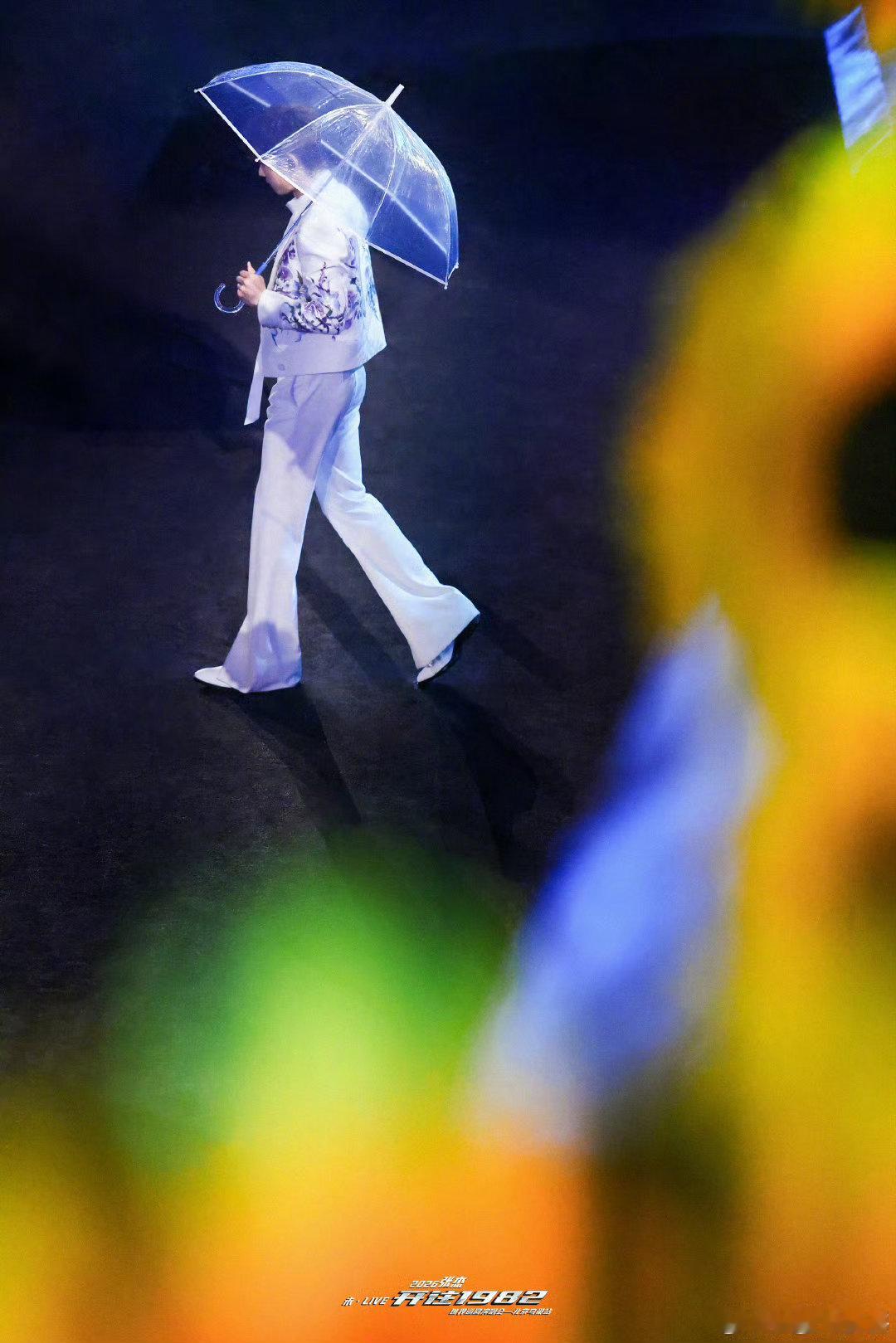 张紫宁听张杰唱仰望星空哭了 青春白月光歌曲！张紫宁听哭，张杰温柔安慰，画面太好哭