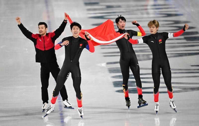 李琰用谷爱凌鼓励速度滑冰队李琰给记者展示了一个微信群，群名开头是“速滑米兰必胜”