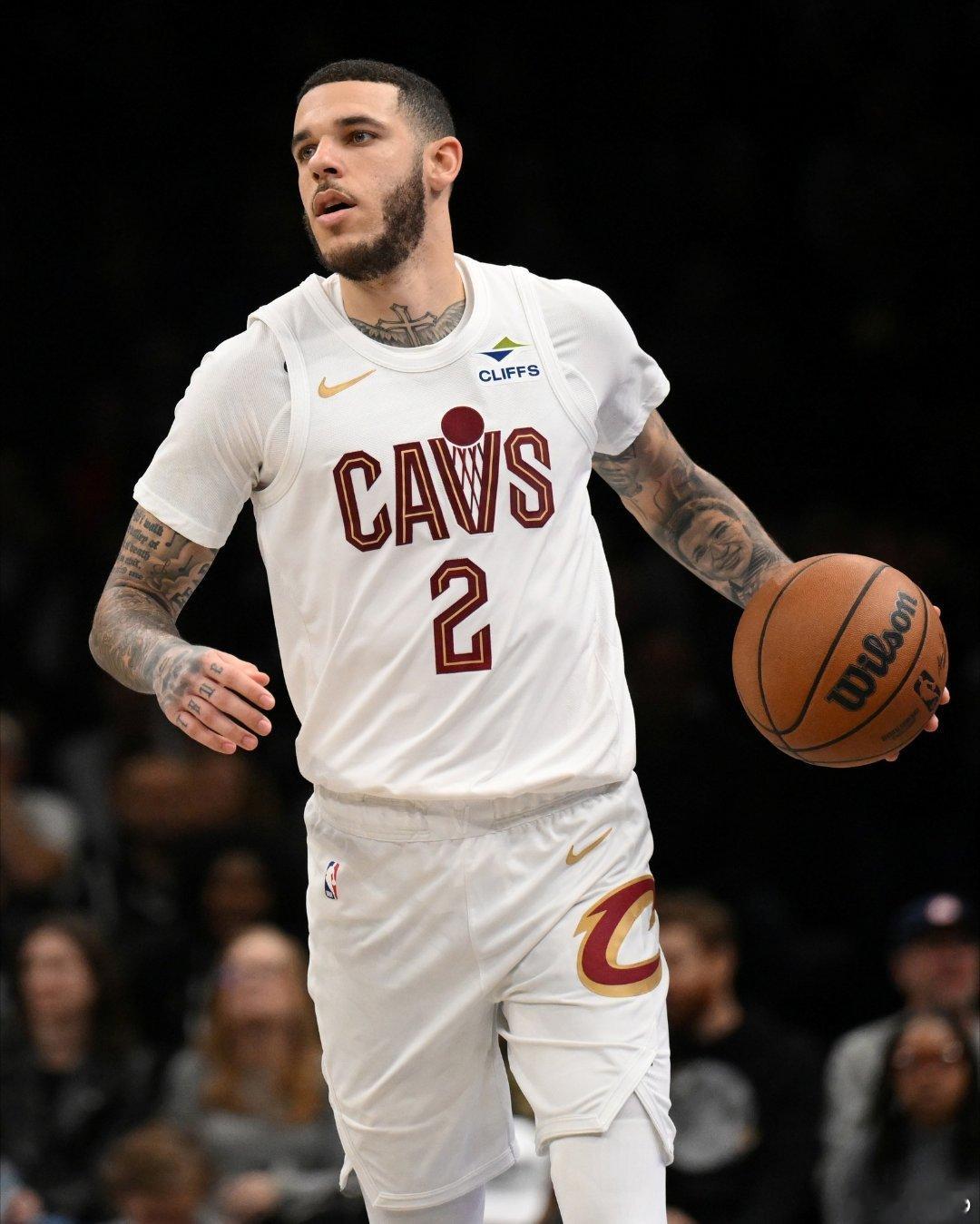 据MikeScotto报道，朗佐·鲍尔是克利夫兰骑士队的一个交易候选。"鲍尔本赛