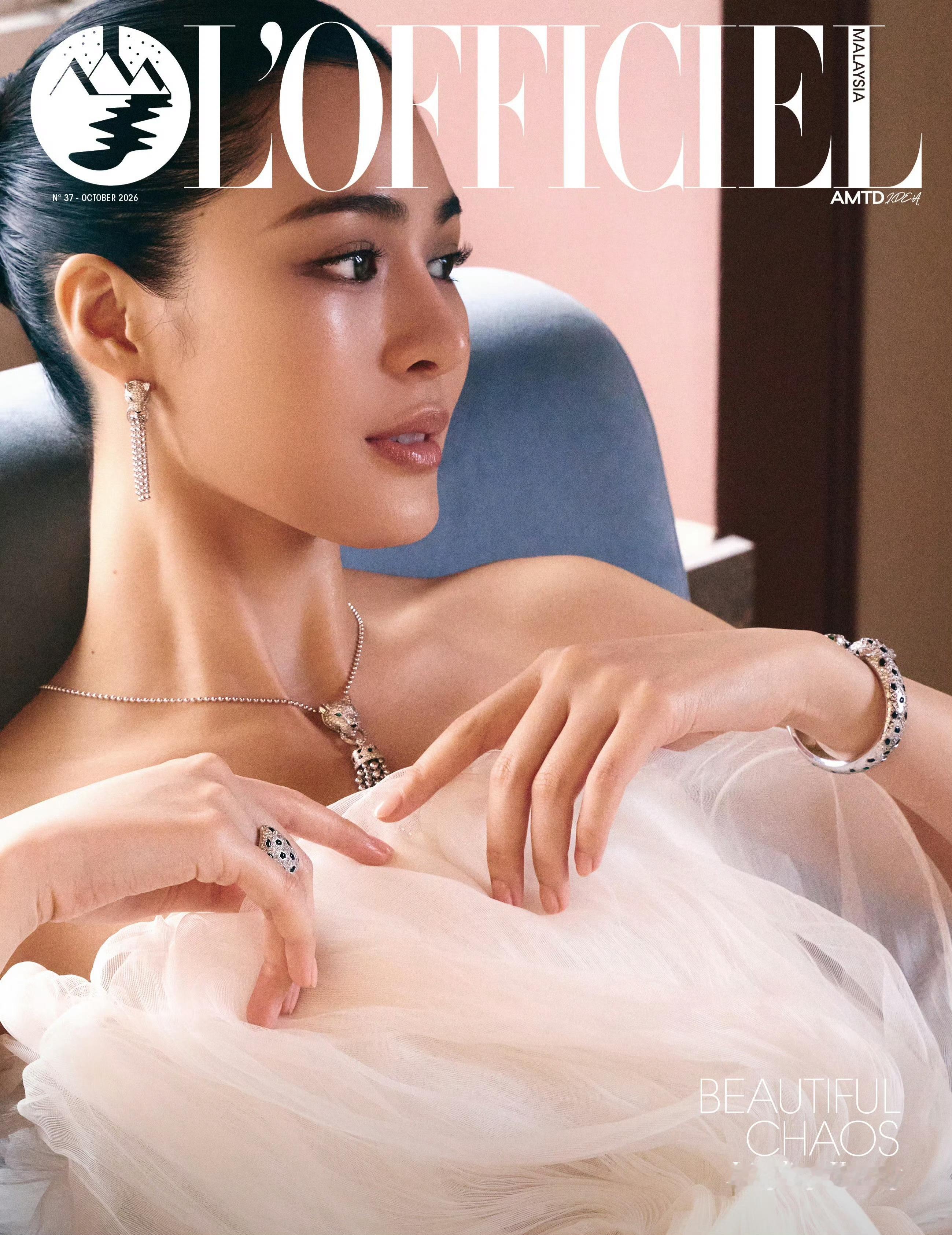邝玲玲 时装L'OFFICIEL 马来西亚版十月刊封面，身穿Dior服饰，佩戴C