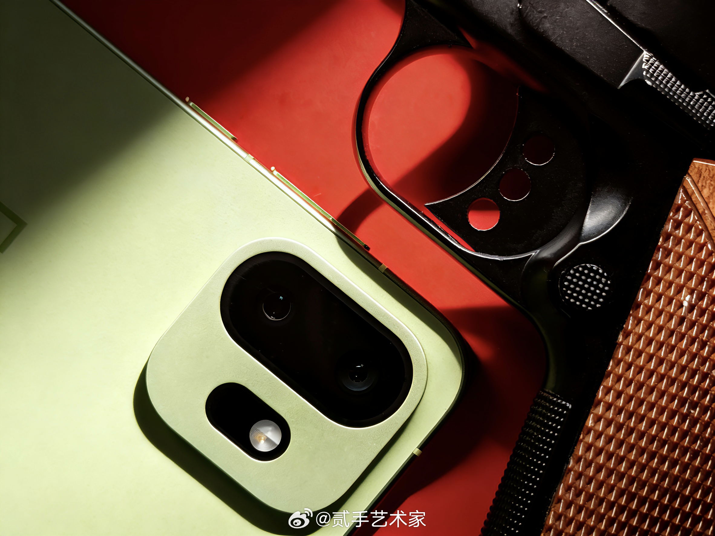 给大家看看我的一加15，我觉得最配它气质的应该就是柯尔特1911kinder，兼