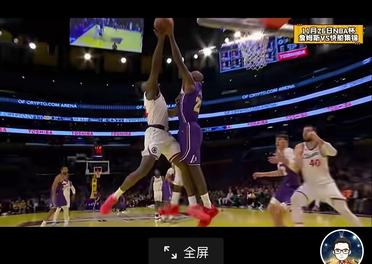 湖人艰难战胜老迈的快船，
湖人三巨头都有最佳发挥，
却在第四节才与老迈的快船分出