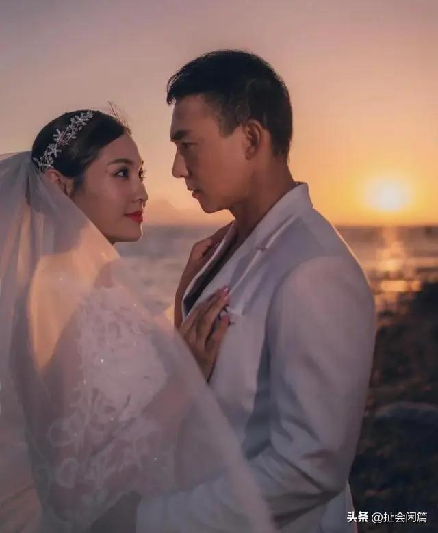 王婉霏48岁生日，丈夫刘畊宏深情表白，亲切的称为宝贝。

两个人从2000年正式