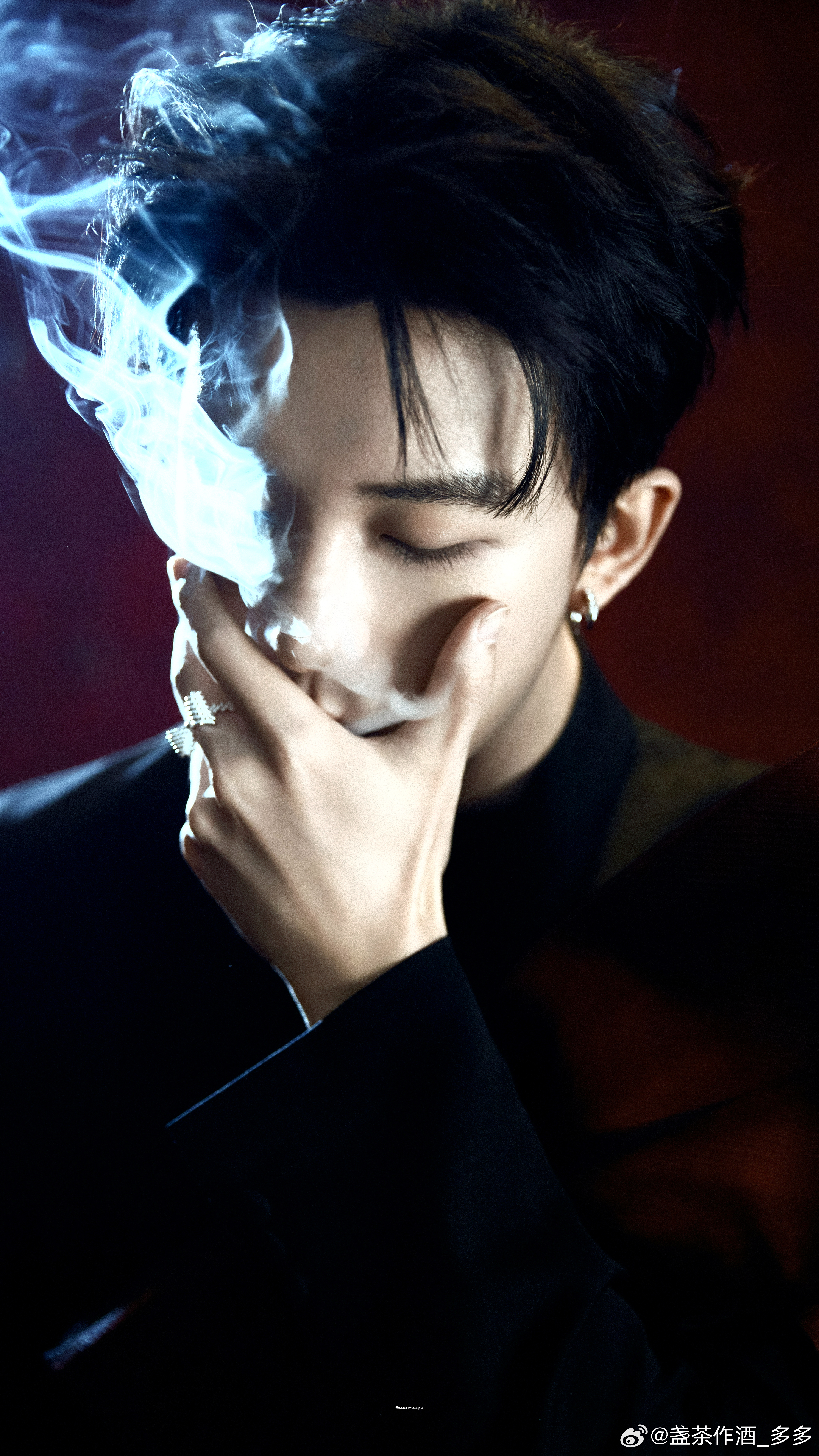 弘叶题石[超话]  hz刚下班就看到满屏挂着kk名字的热搜，回看和他的聊天记录，