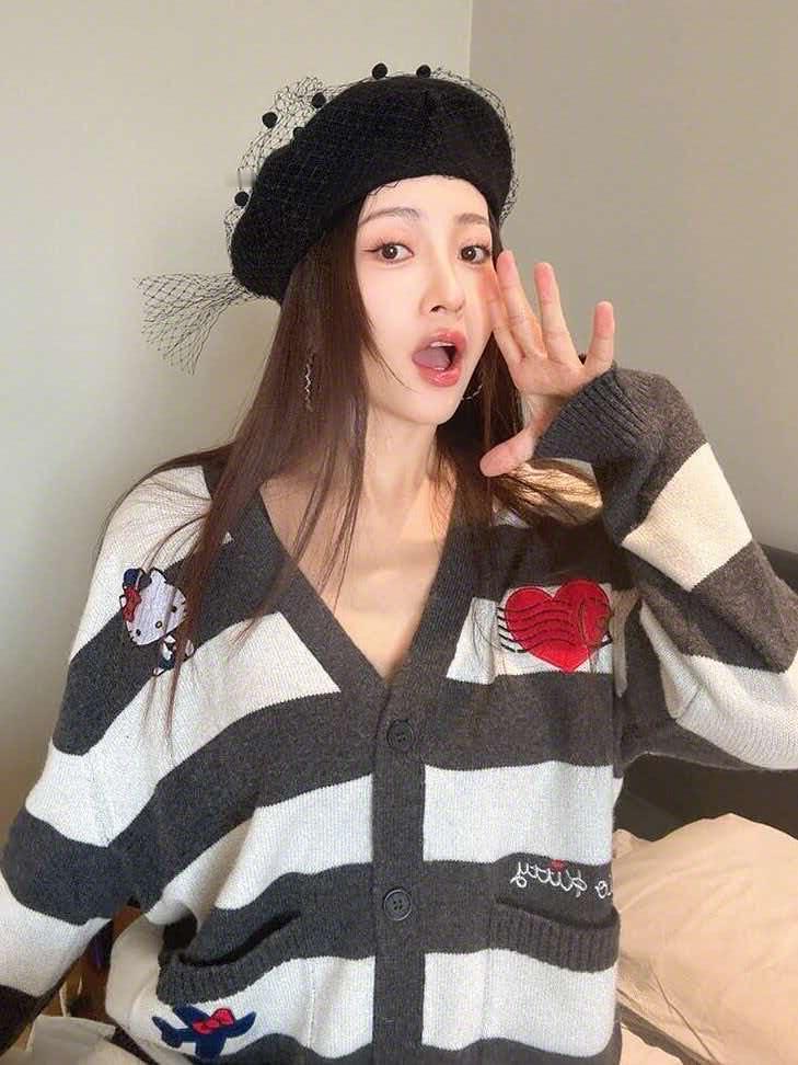 有没有发现，包文婧越来越不对劲了，
倒不是她爱包贝尔爱得死去活来，
而是她明明出