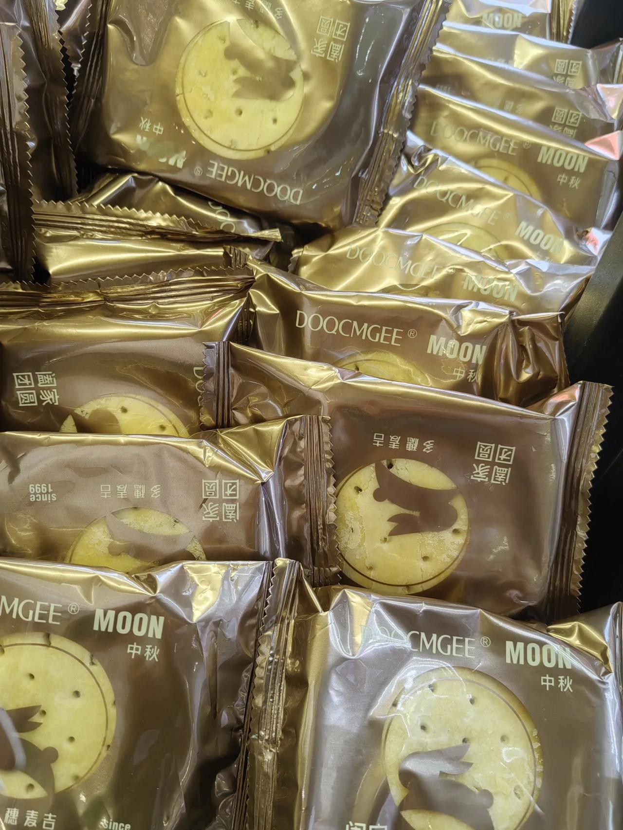 今天是八月十五中秋节，祝福今日头条的老师们中秋节快乐！幸福团圆！
祝福今日头条的