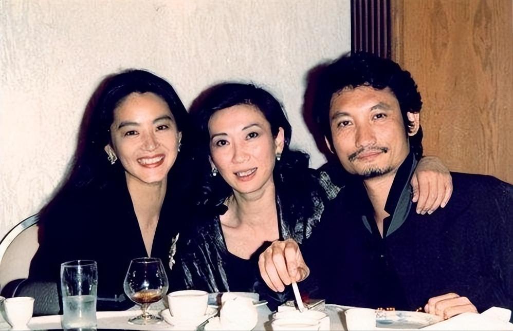 1992年，徐克不顾金庸反对，坚持选林青霞出演“东方不败“，两人开启了豪赌，金庸