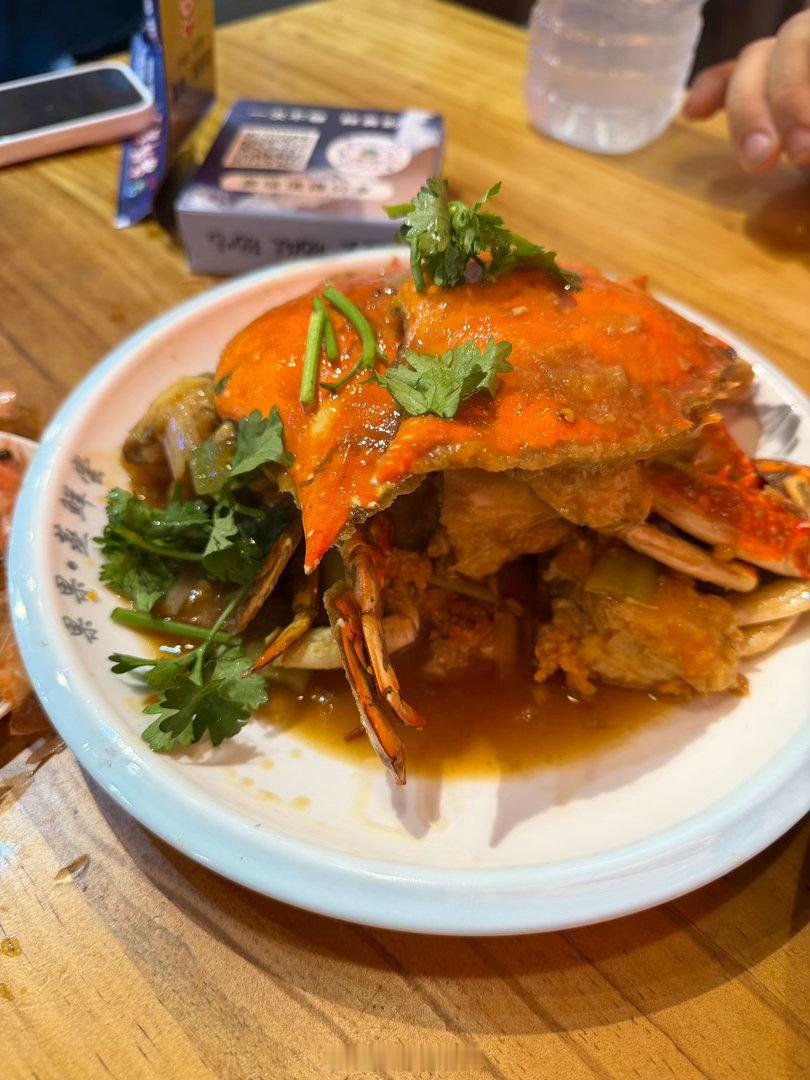 去团岛海鲜市场买了几样海鲜找加工店随便做了吃吃。卖水产的果然没有一个不使坏的，活