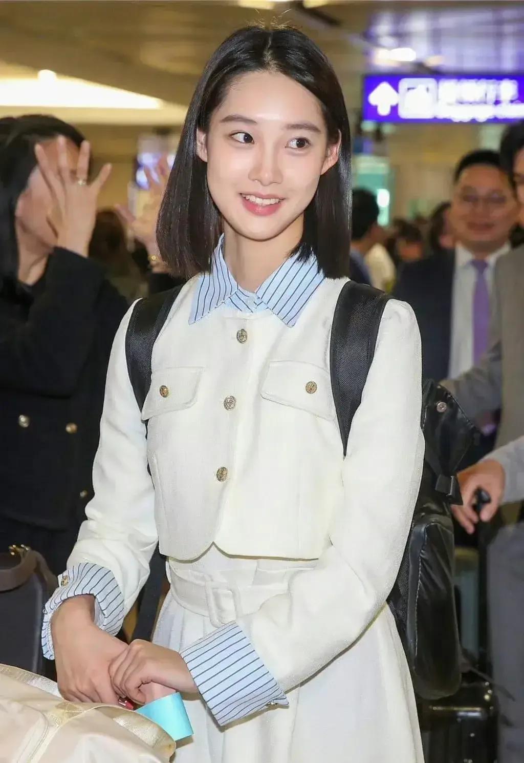 清华大学校花、清华舞蹈队常务副队长彭弋航
