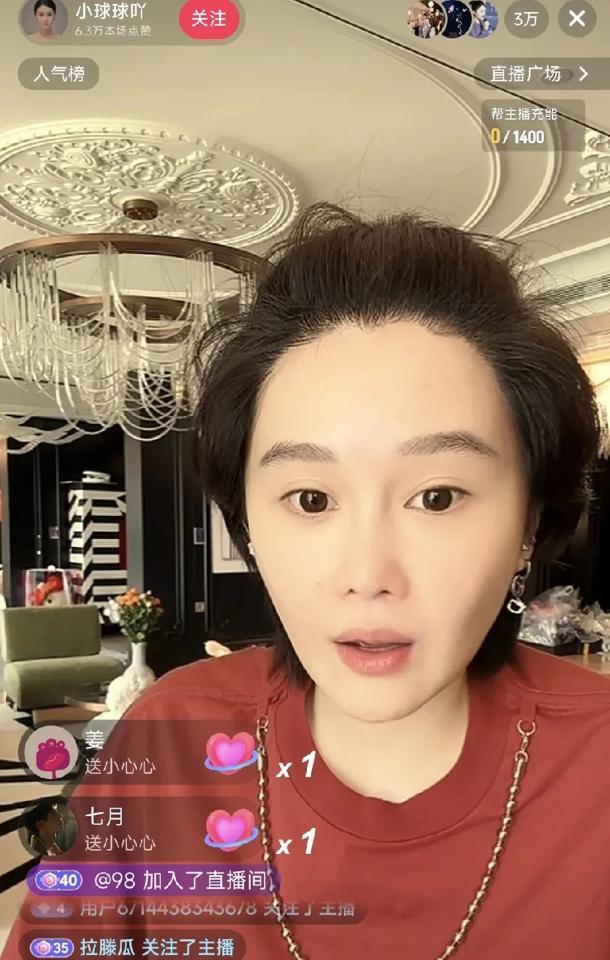 郭德纲给德云社下过死命令。
谁要是敢穿着德云社的大褂去直播带货，卷铺盖滚蛋，永远
