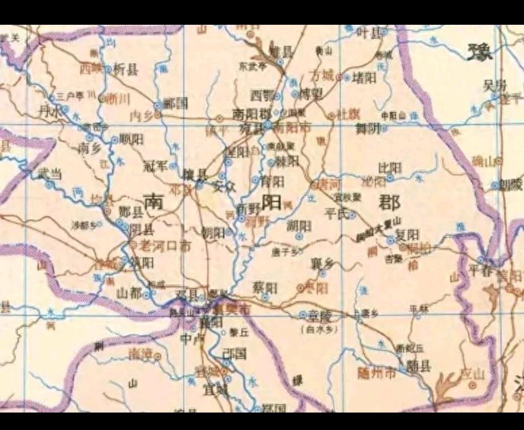官方权威东汉地图打脸网红伪图：隆中自古属南阳郡，躬耕南阳毫无矛盾
 
网上流传一