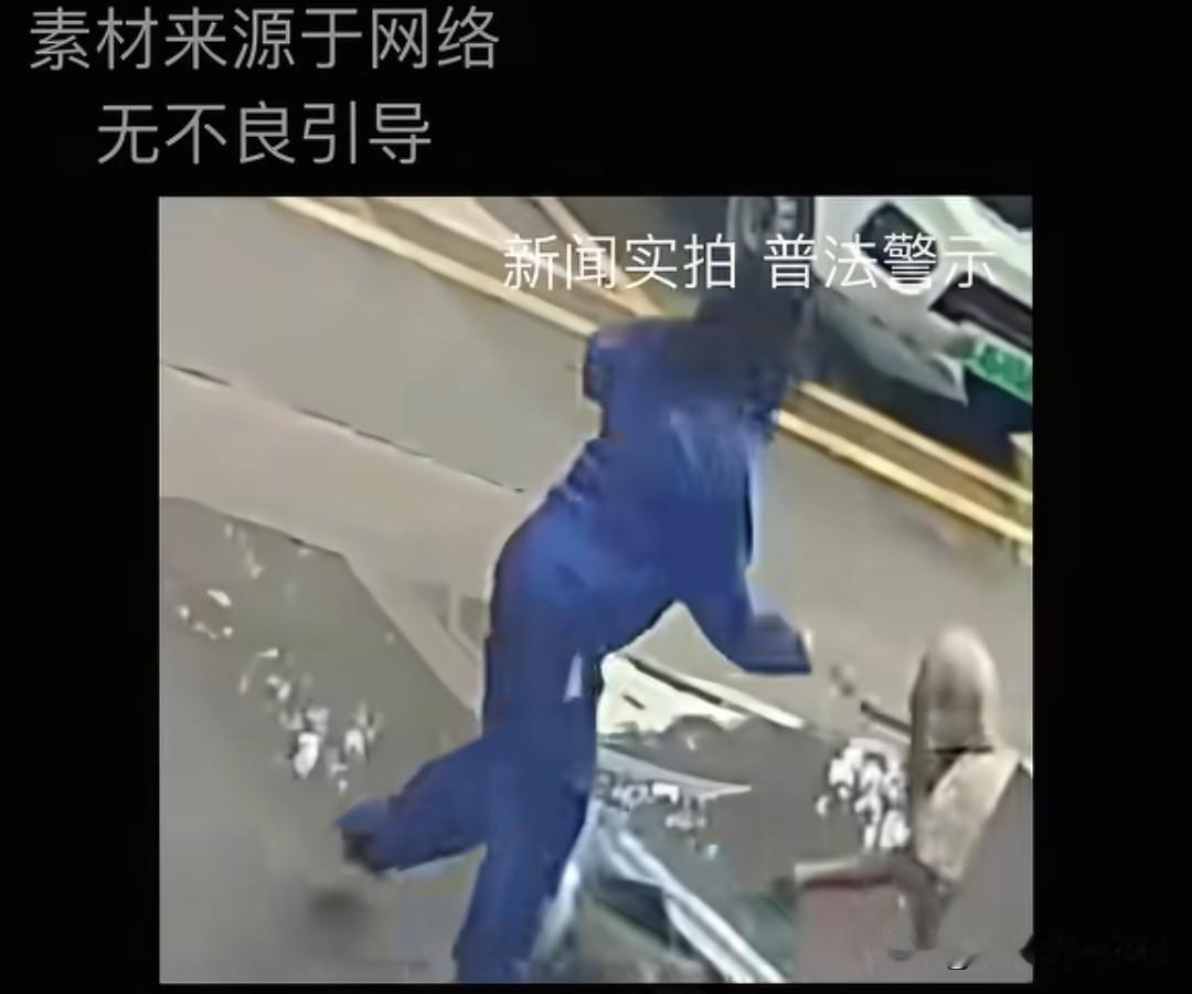同样是街头的拾荒老人，却遇上了两种完全不同的对待。一位89岁的老奶奶，照常出门捡