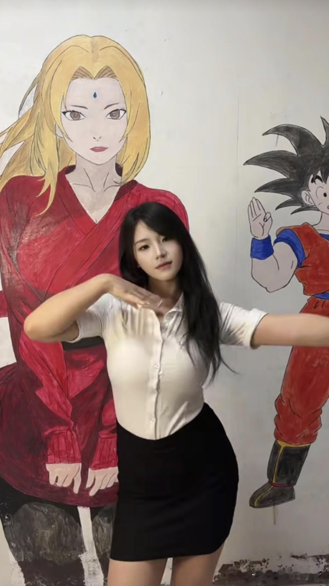 如果你不了解她
你一定以为她是一个玩擦边的博主
中原御府维权女业主再次发长文求助