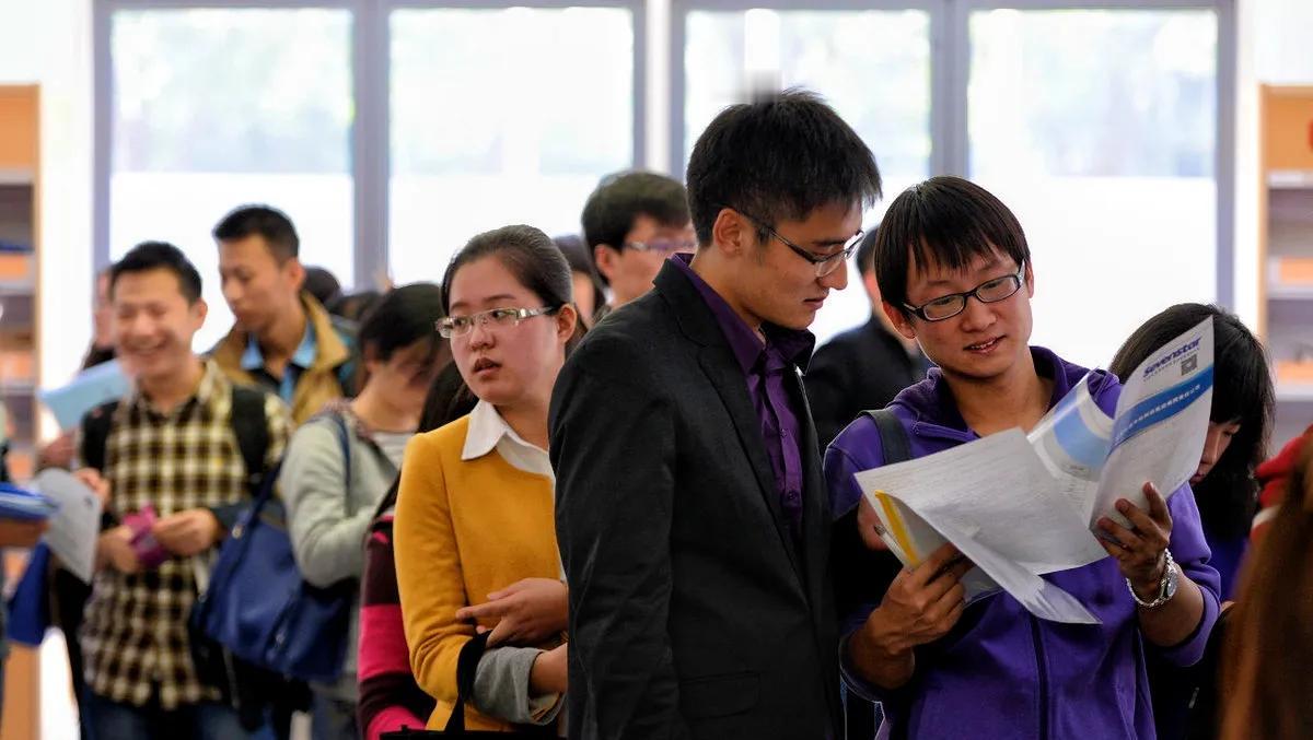大学生在校期间有没有做到位？
1.大学生在校期间要充分利用学校的各种资源，包括图