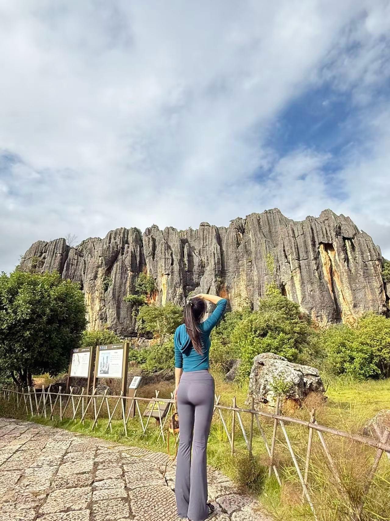 剧场的戏，什么都是假的，只有观众是真的；人生的戏，什么都是真的，只有观众是假的。